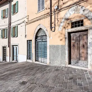 Urban Oasis: With Garden Appartamento